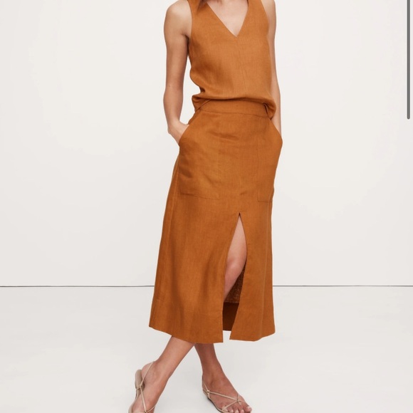 Banana Republic Dresses & Skirts - BR Linen Midi Skirt w/ front and back slit